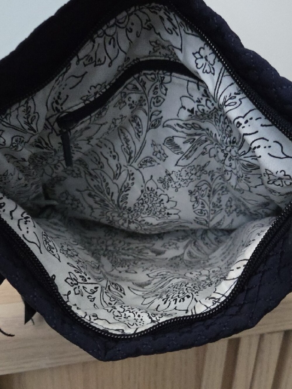 NWOT Vera Bradley Triple Zip Hipster Quilted Crossbody in Navy Blue - Picture 5 of 10